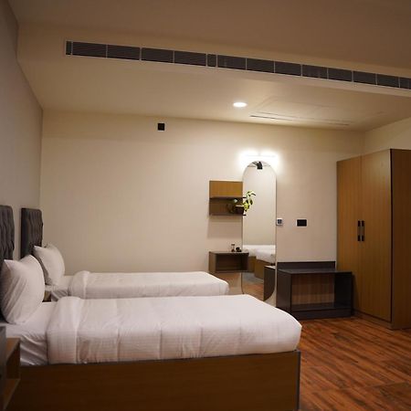 The Continental Inn & Suites Maisur Dış mekan fotoğraf
