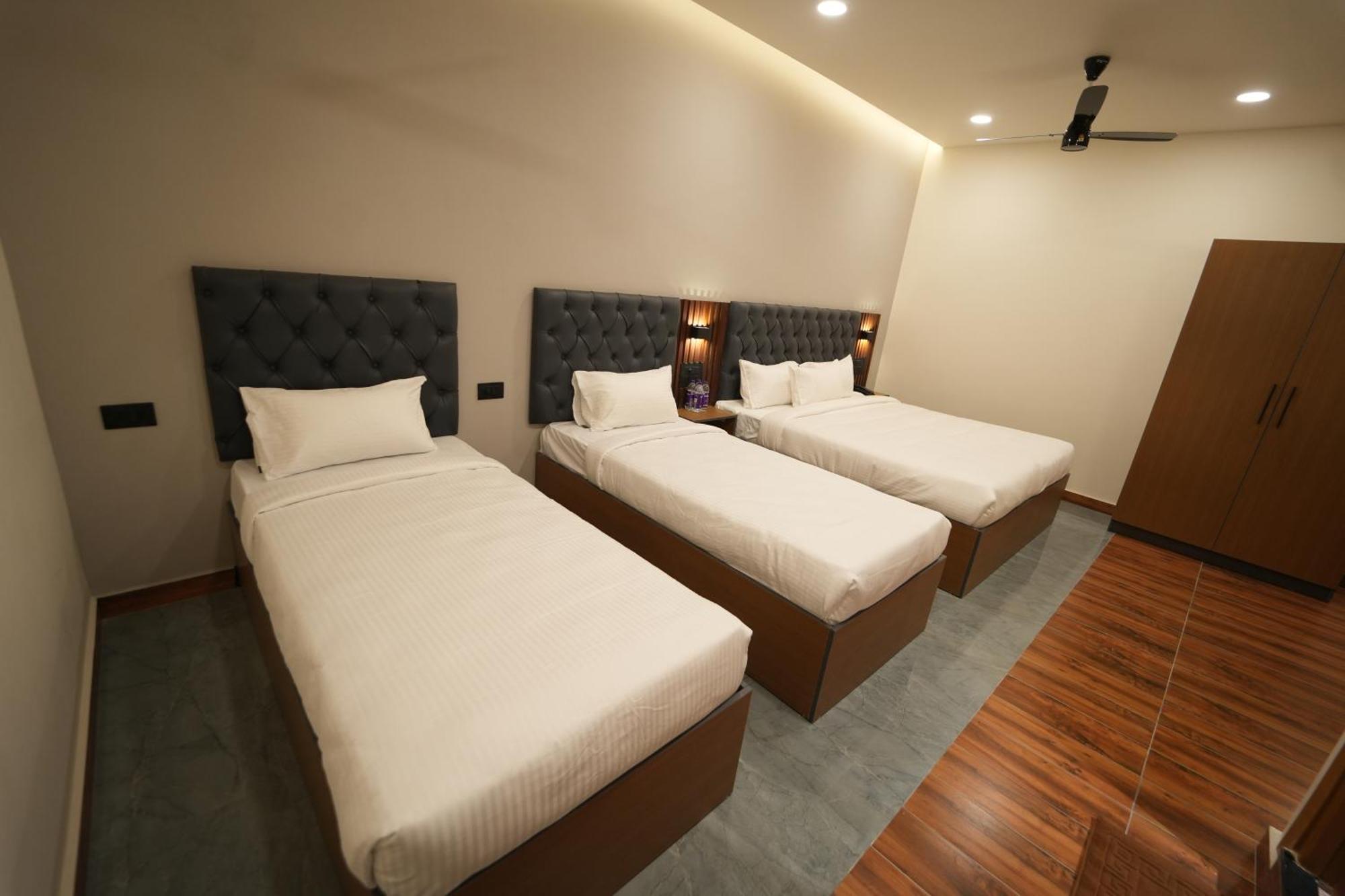 The Continental Inn & Suites Maisur Dış mekan fotoğraf