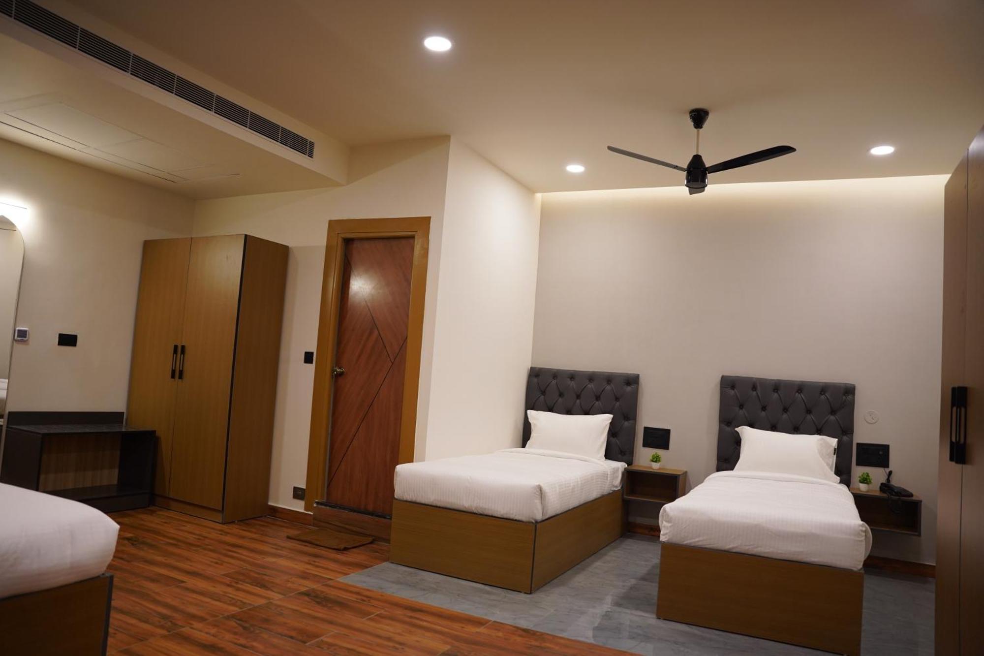 The Continental Inn & Suites Maisur Dış mekan fotoğraf