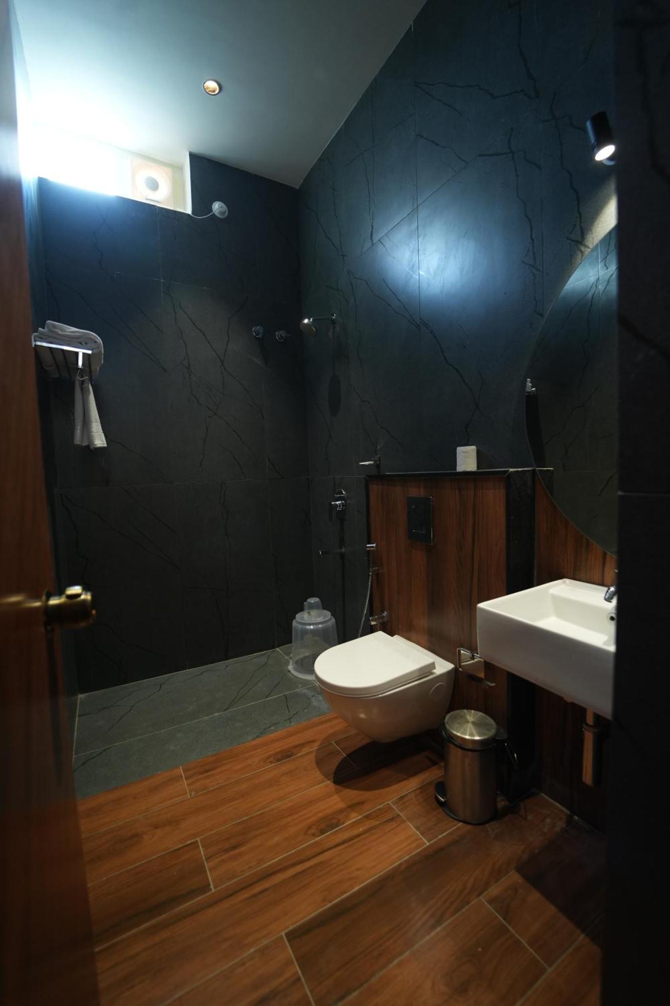The Continental Inn & Suites Maisur Dış mekan fotoğraf