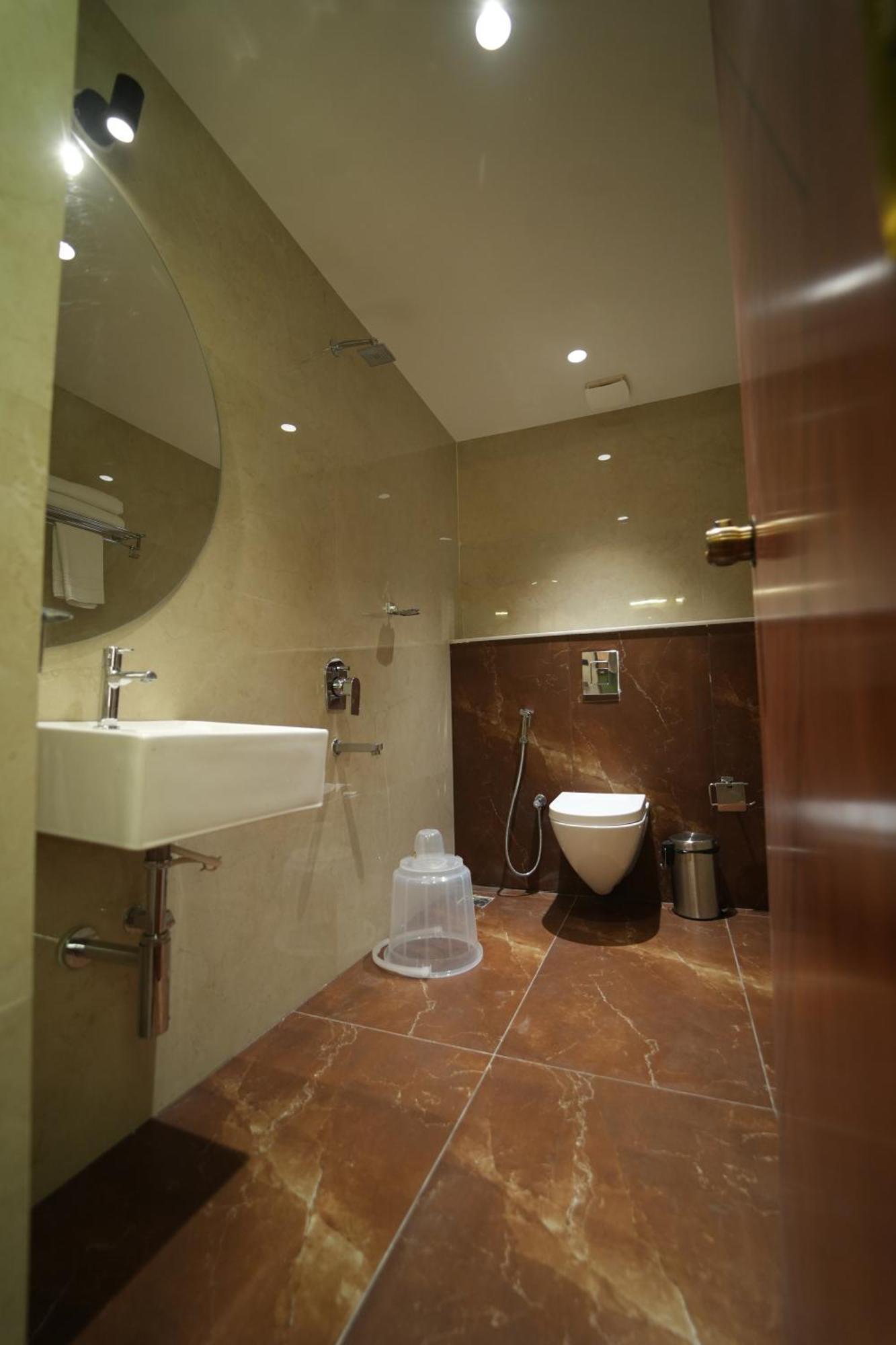 The Continental Inn & Suites Maisur Dış mekan fotoğraf