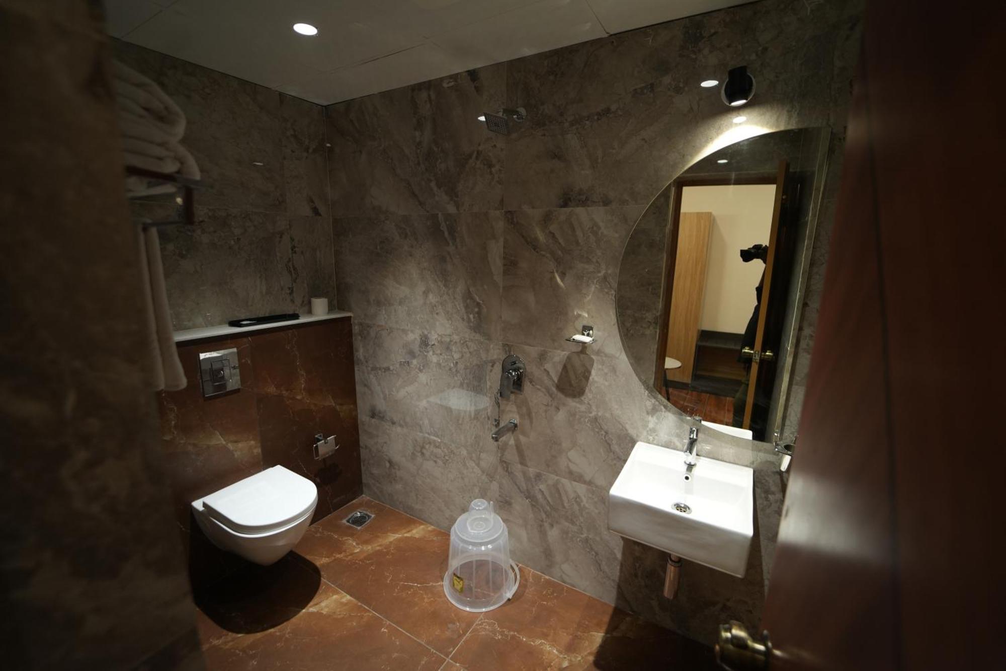 The Continental Inn & Suites Maisur Dış mekan fotoğraf