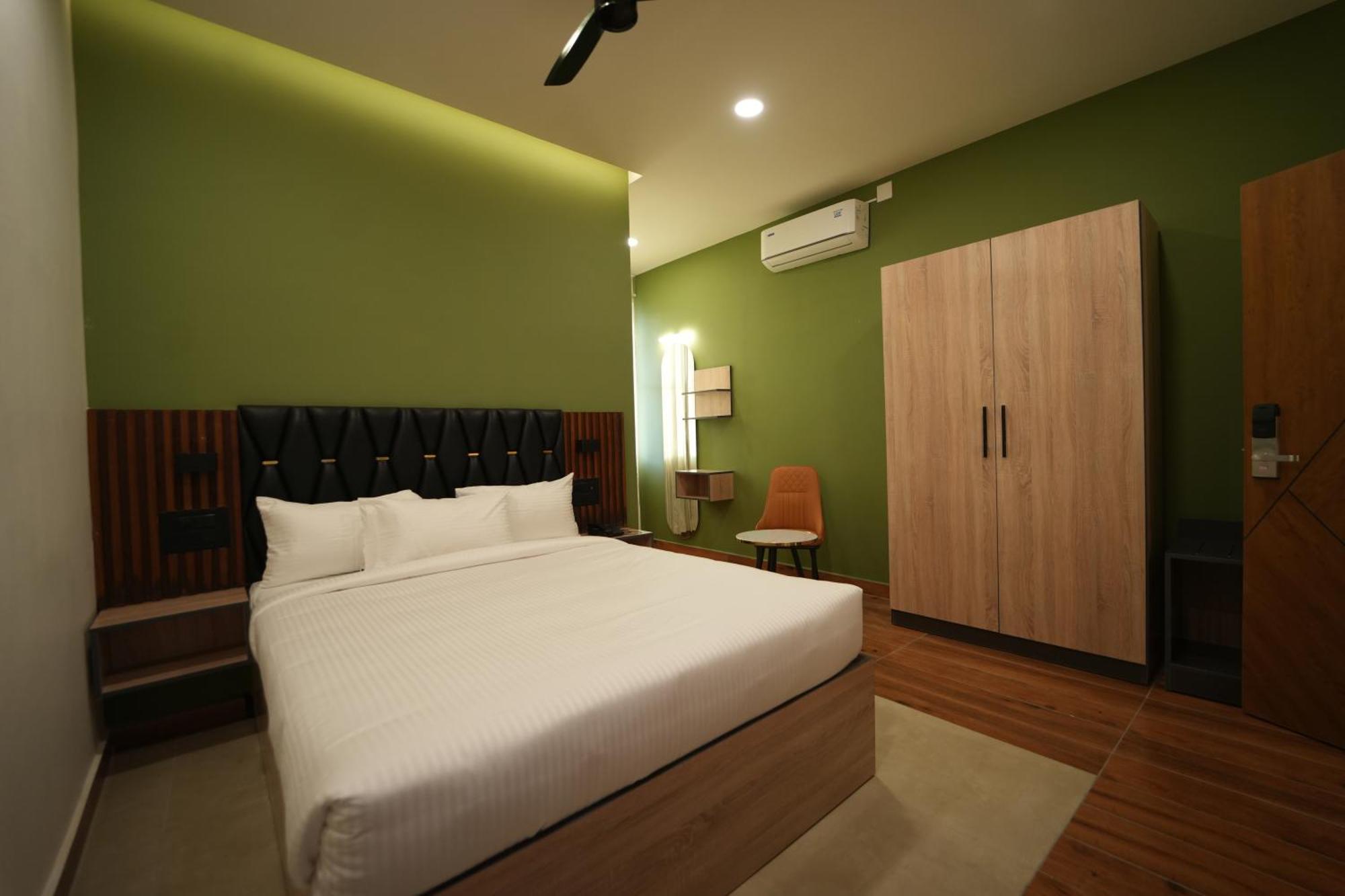 The Continental Inn & Suites Maisur Dış mekan fotoğraf