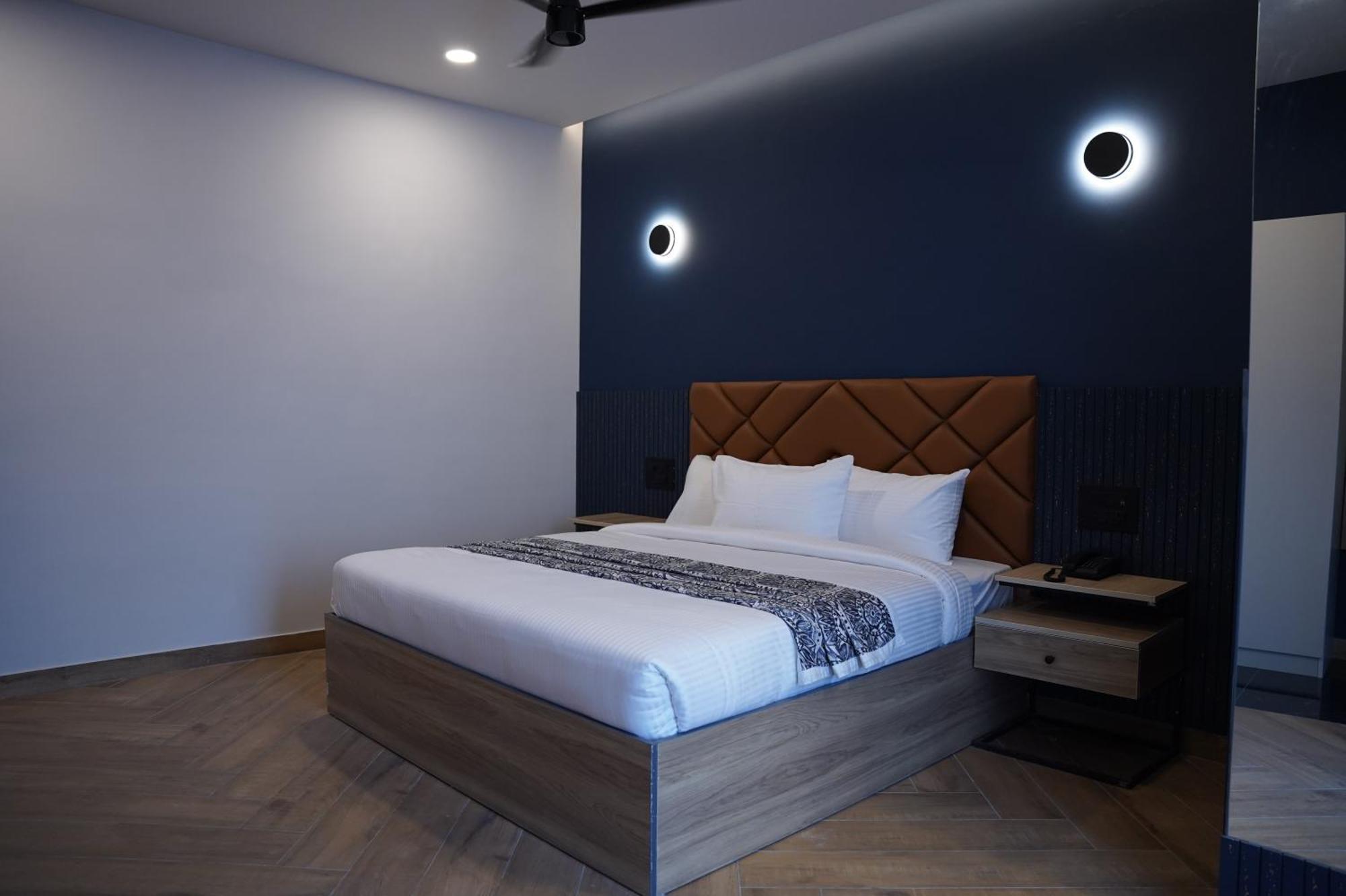 The Continental Inn & Suites Maisur Dış mekan fotoğraf